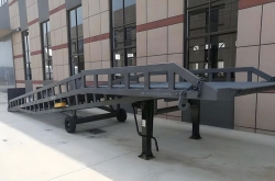 青島地區登車橋設備應用全解析:選型、優勢與常見問題